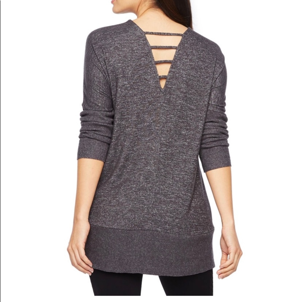 NWT Bold Elements V-Neck L/S Tunic Top